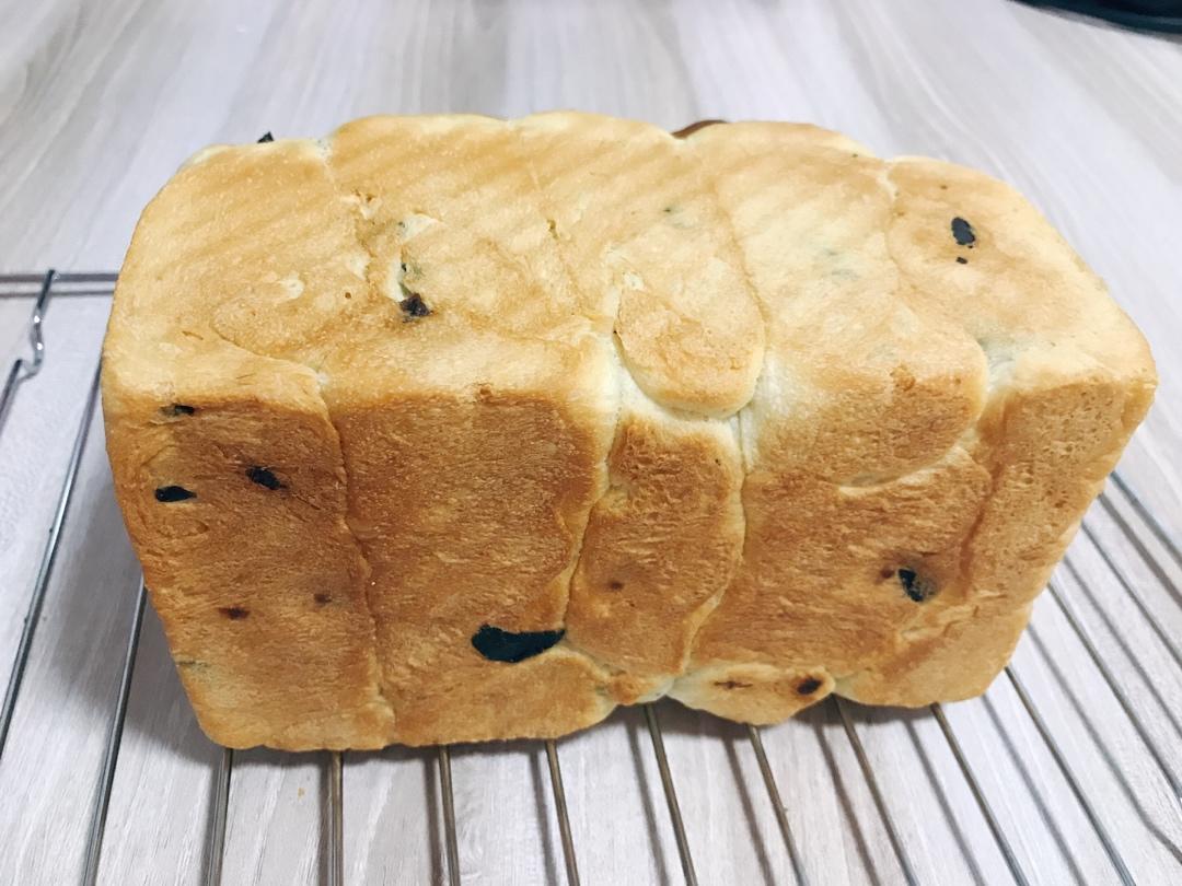 我最近每天做一个的葡萄干吐司，真的超松软好吃！
