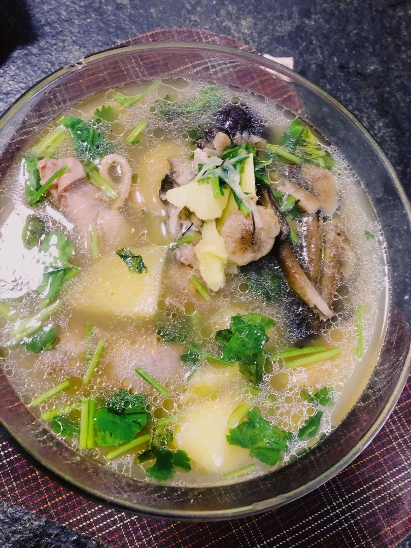 奶奶教的鲜香肥美香菇炖鸡汤