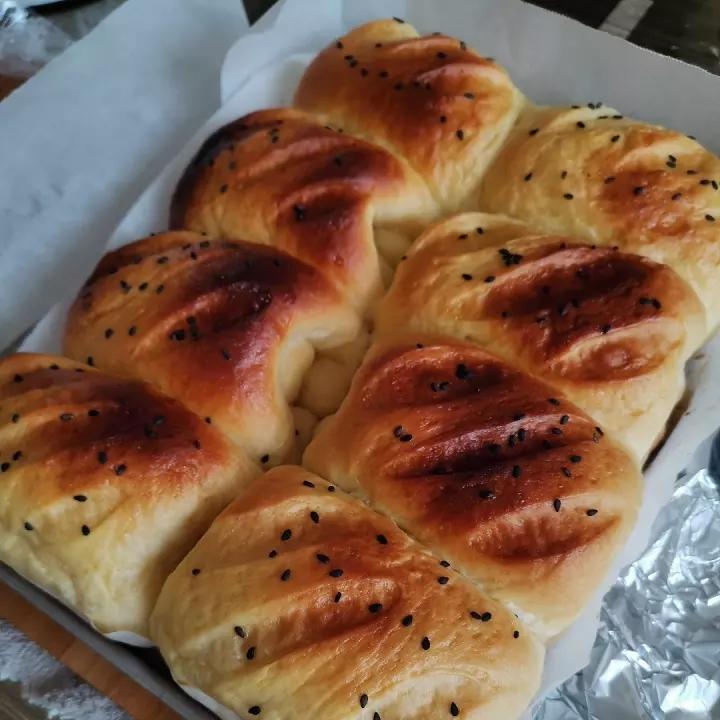 手揉面版拉丝排包(饺子粉+植物油也可以做出柔软拉丝滴面包哦)