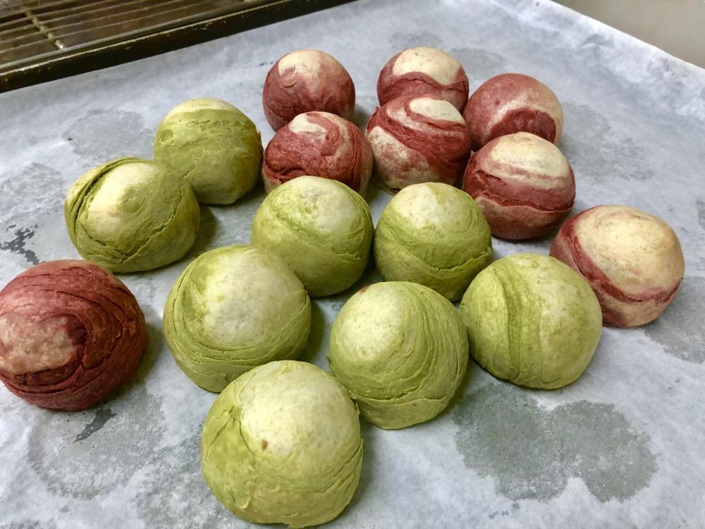 蛋黄酥~紫薯、抹茶、原味~花好月圆，中秋快乐~内附一次做六色蛋黄酥方法~