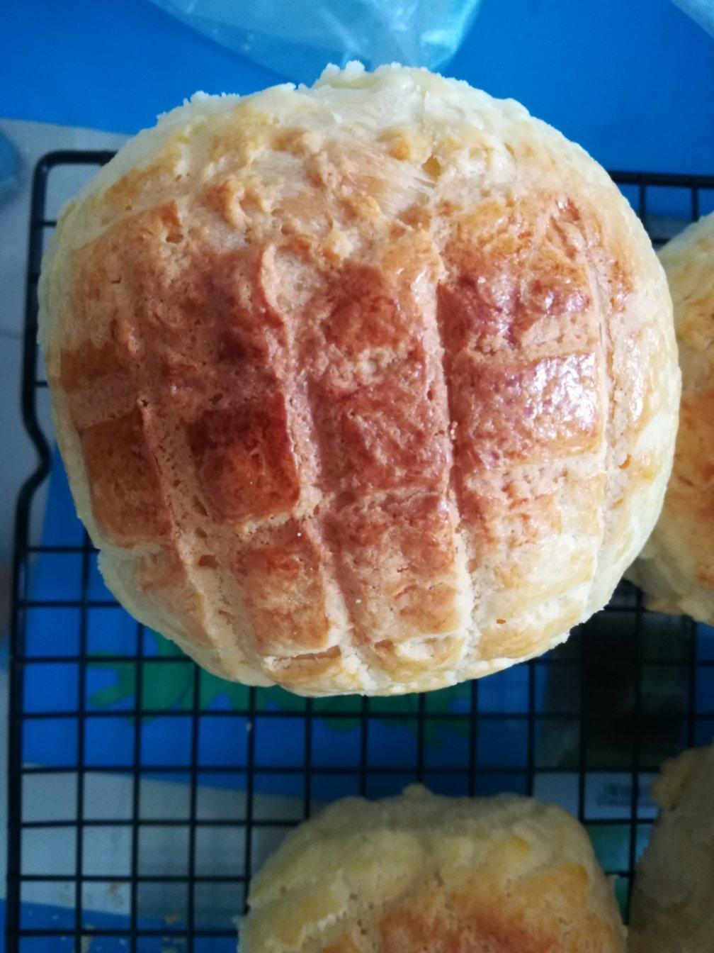 好吃到炸裂的港式菠萝包（附带制作酥皮的小视频）