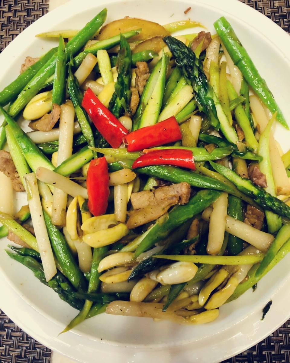 芦笋炒花生芽