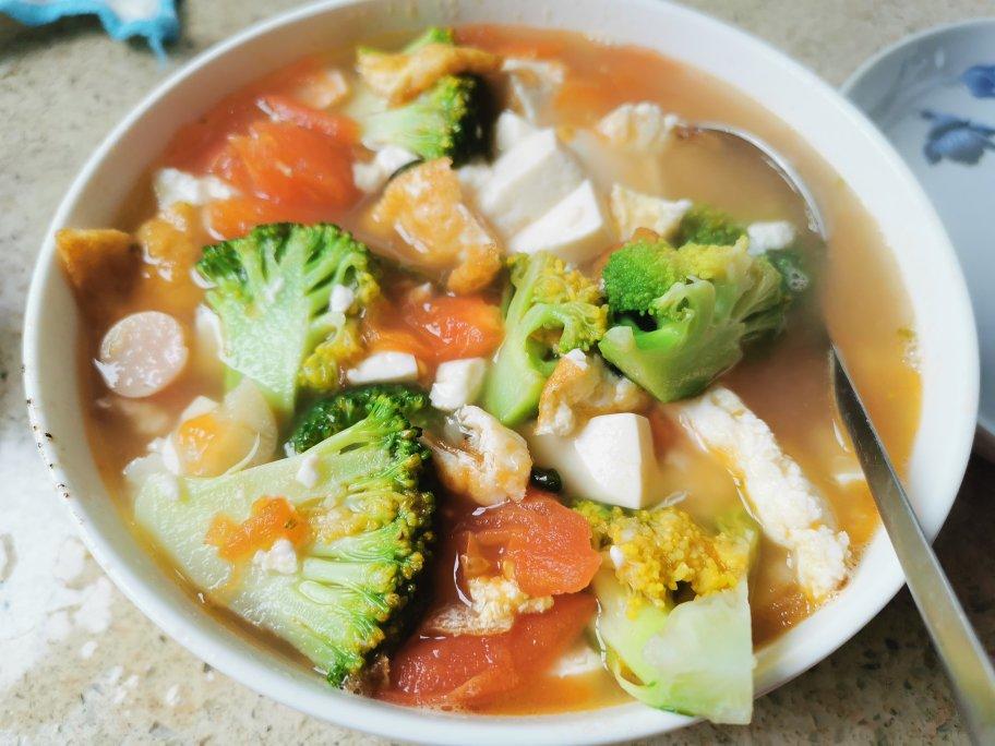 upupup88做的汤鲜味美好吃到哭的番茄西兰花豆腐汤