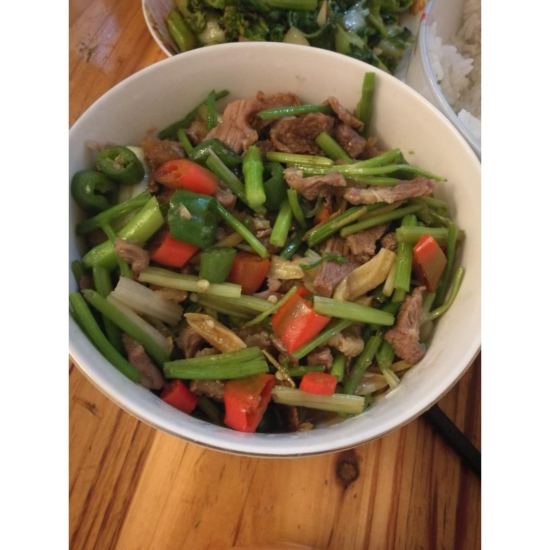 芹菜炒牛肉