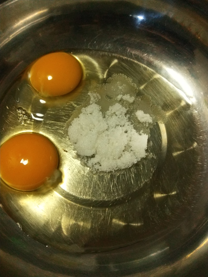 鸡蛋蕾丝卷的做法 步骤1