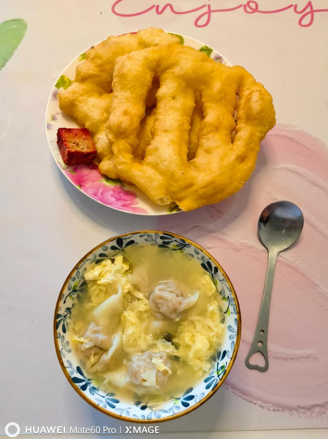 不会炸油条的就来做炸油饼吧，超级简单
