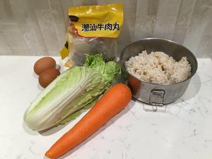 炒饭一锅端-牛肉丸杂蔬鸡蛋的做法 步骤1
