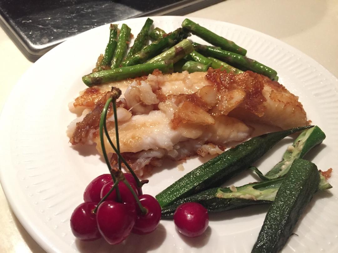 香煎两条快乐巴沙鱼柳