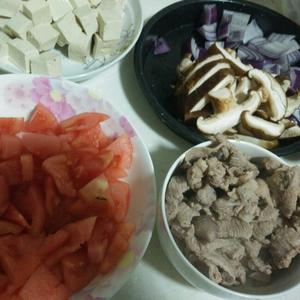 番茄羊肉豆腐煲的做法 步骤1