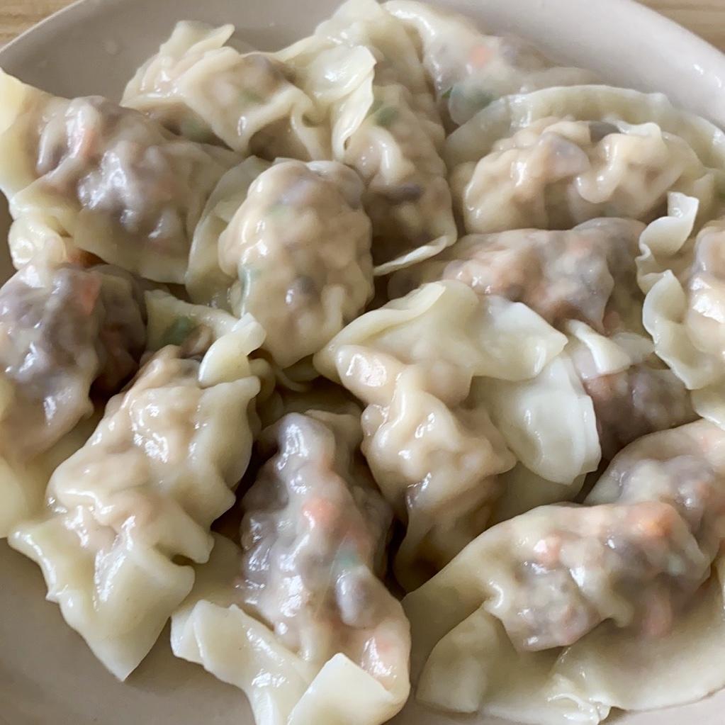 大肚饺子包法——后附视频  (胡萝卜牛肉馅儿)