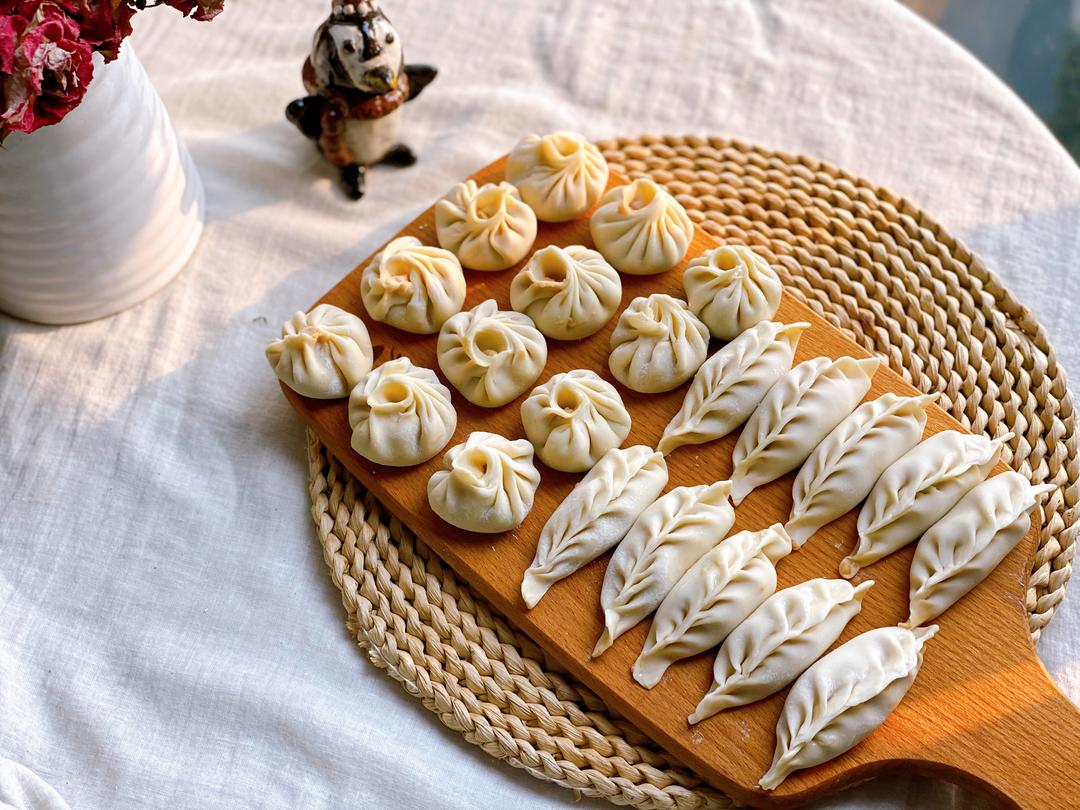 【小朋友早餐】鲜猪肉莲藕薄皮小笼包mini版蒸饺早餐饺子皮免发酵的做法