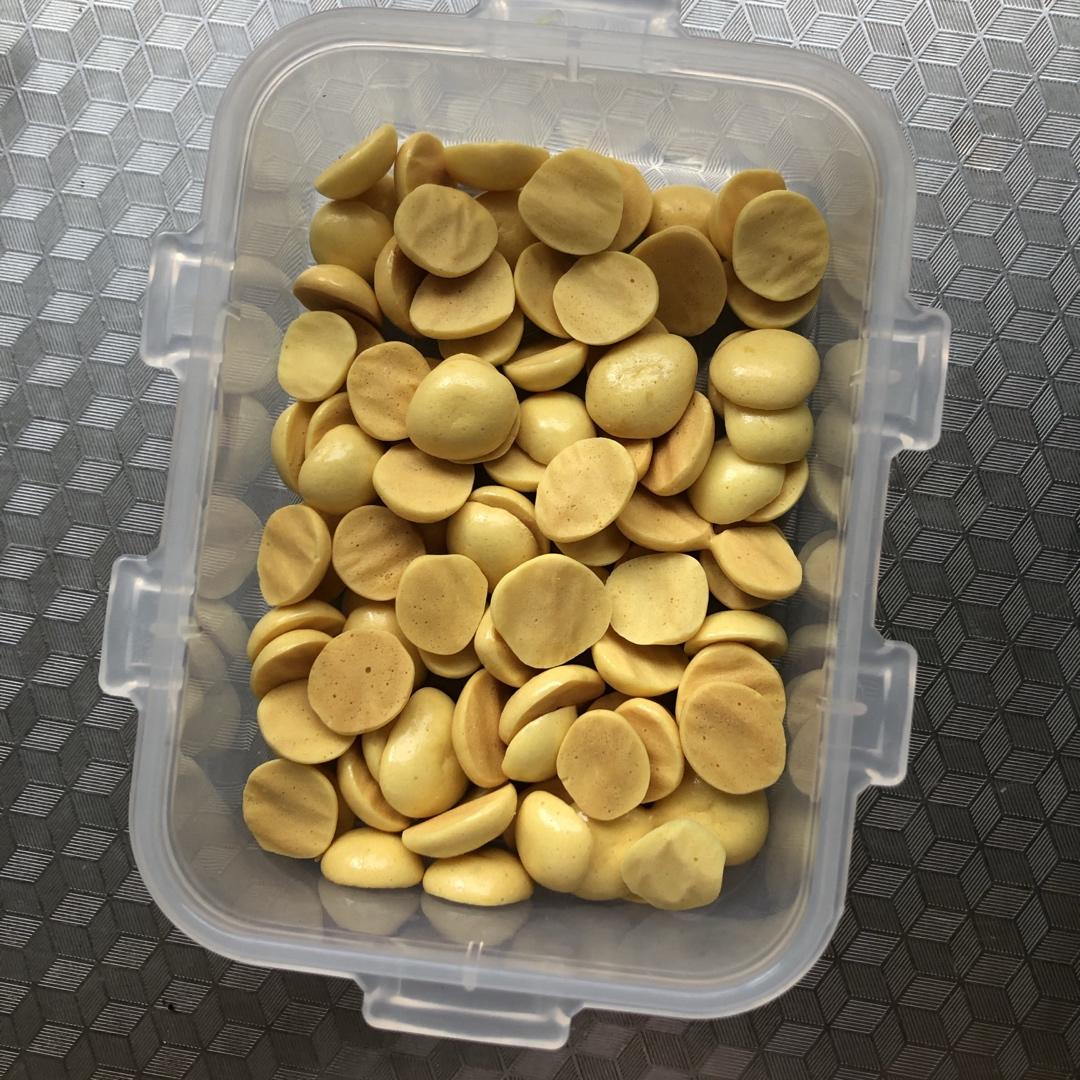入口即化的无添加蛋黄溶豆