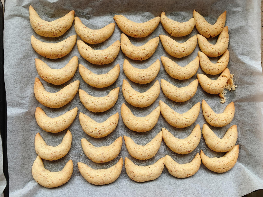 杏仁月牙饼干