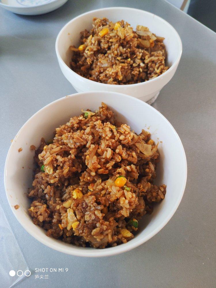 邻居抢着来我家吃土豆香肠炒饭，原来这么香！