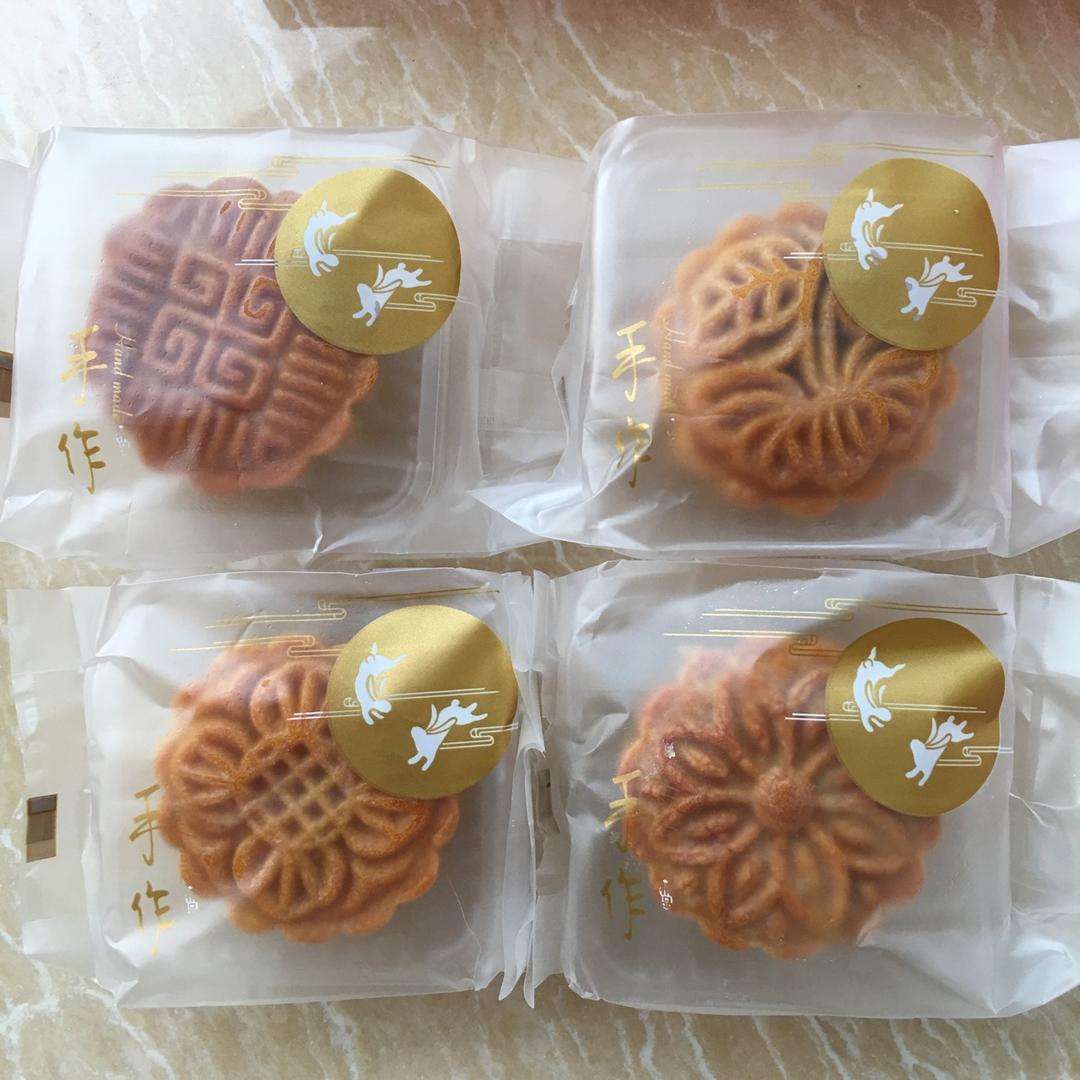 广式月饼—蛋黄莲蓉月饼