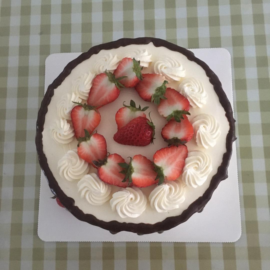 记录我的淡奶油手绘蛋糕