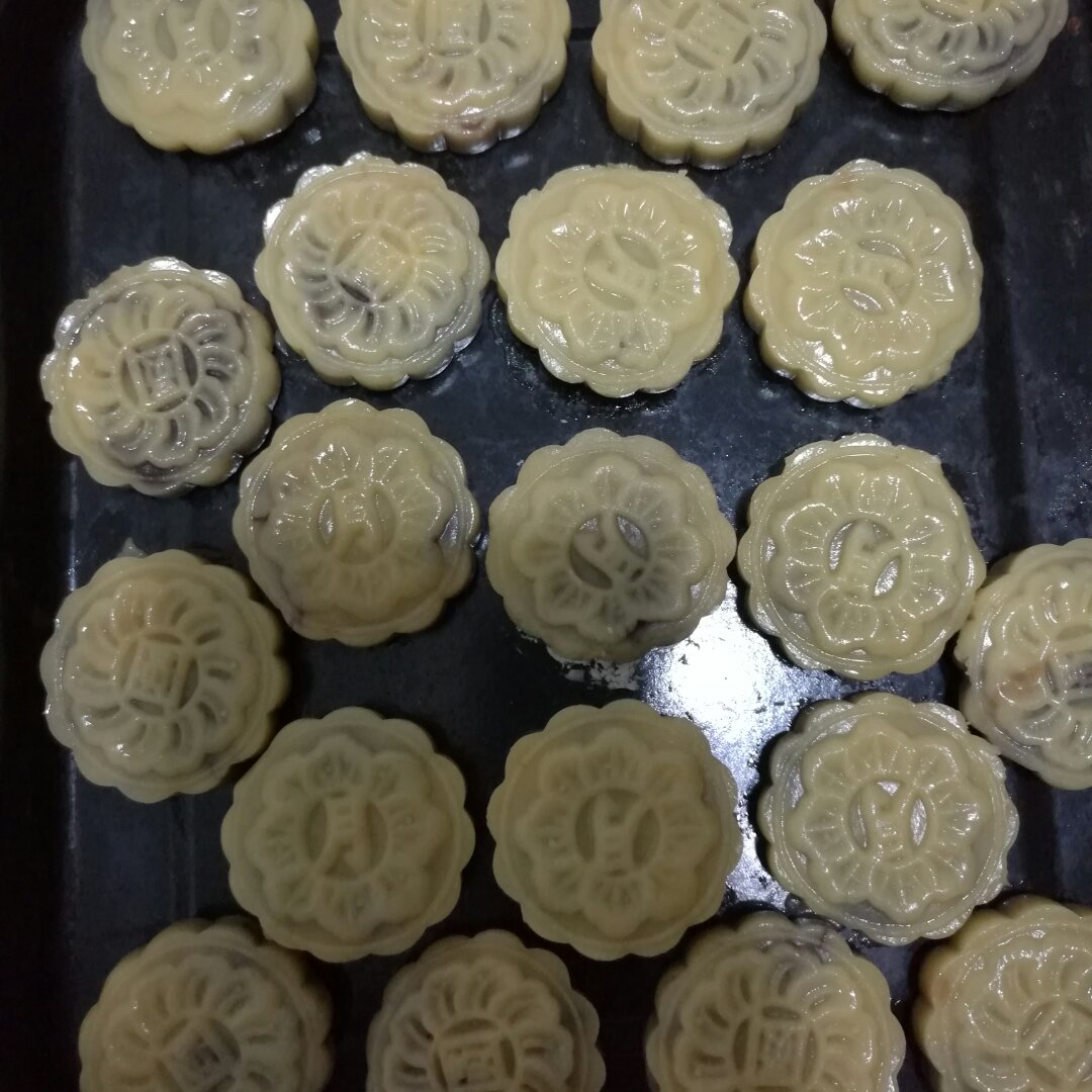 广式月饼—蛋黄莲蓉月饼