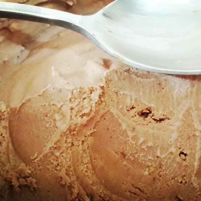 士力架黑巧克力冰淇淋的做法