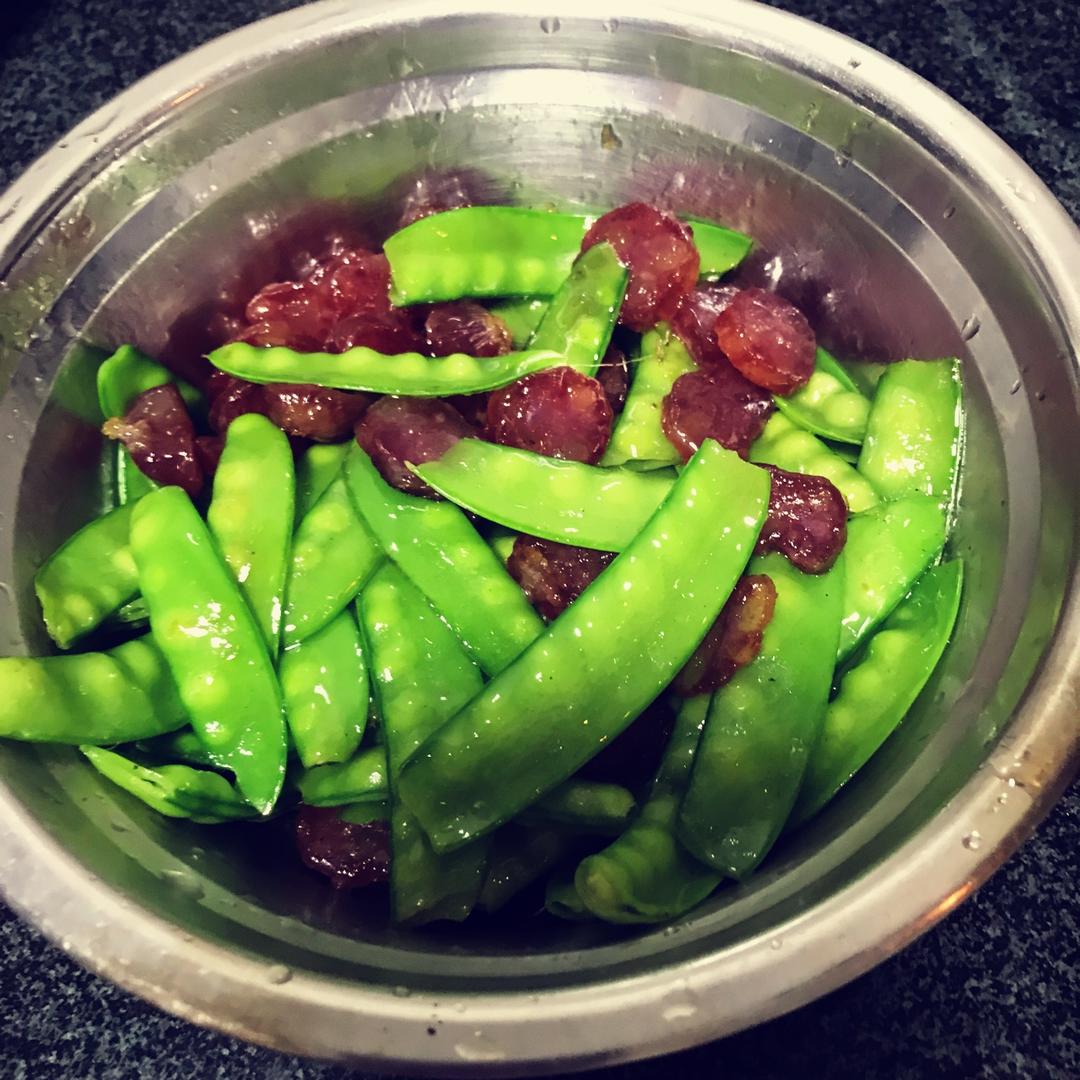 腊肠炒荷兰豆