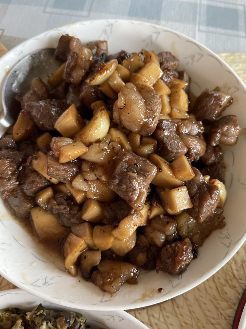复刻天津桂园餐厅的黑蒜子牛肉粒