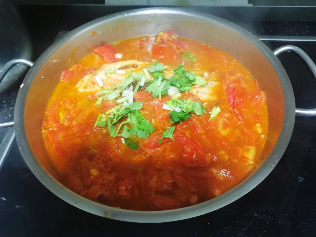 三文鱼骨腩番茄汤