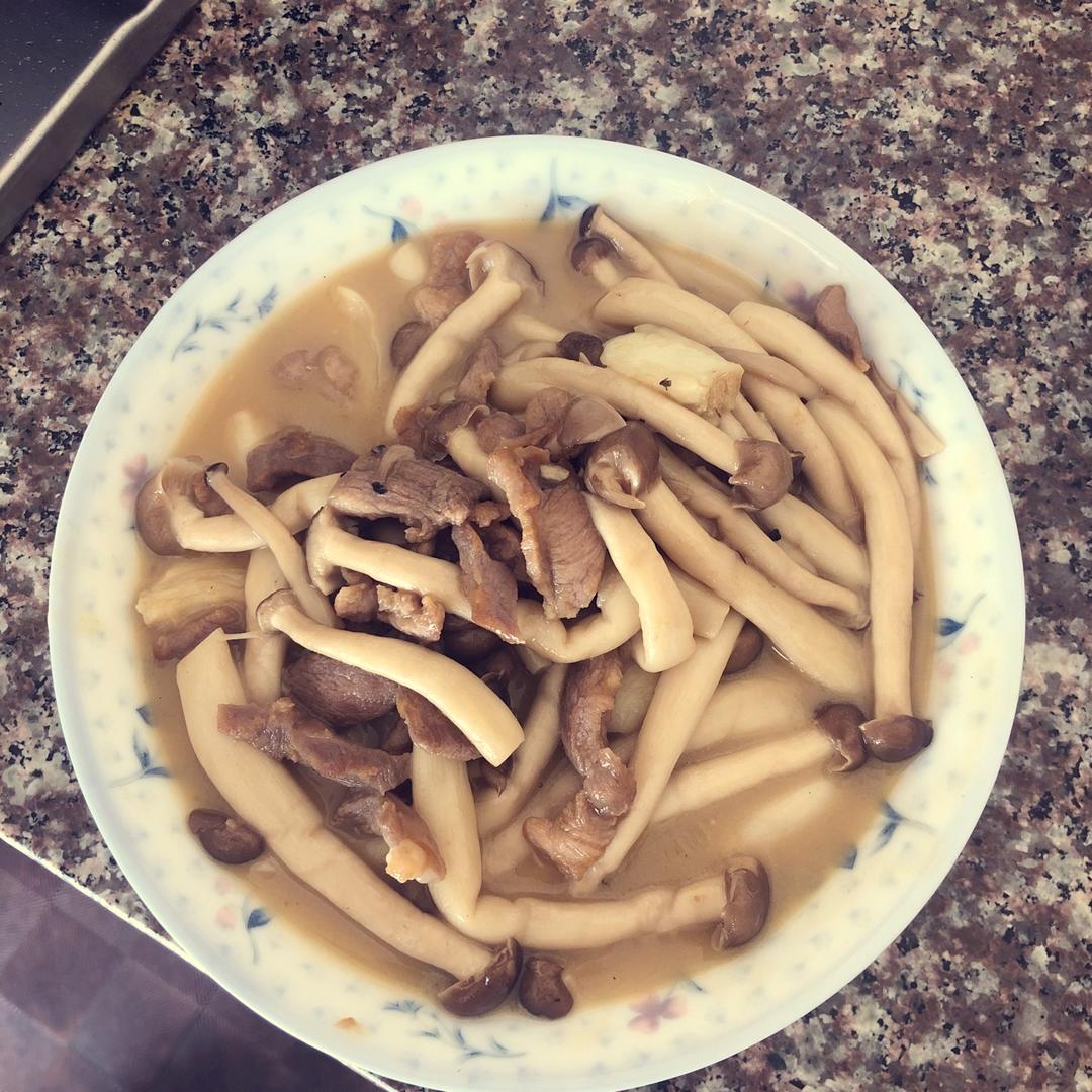 鲜茶树菇炒肉