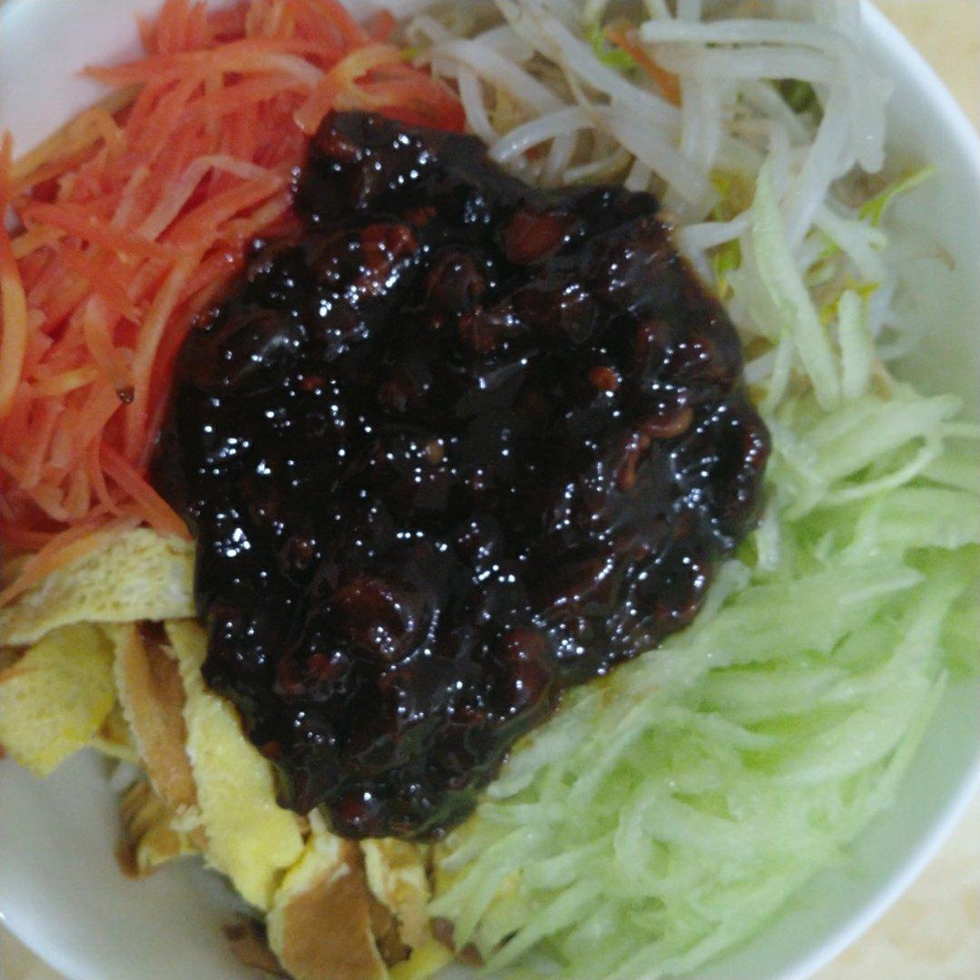 炸酱面 Zhajiangmian