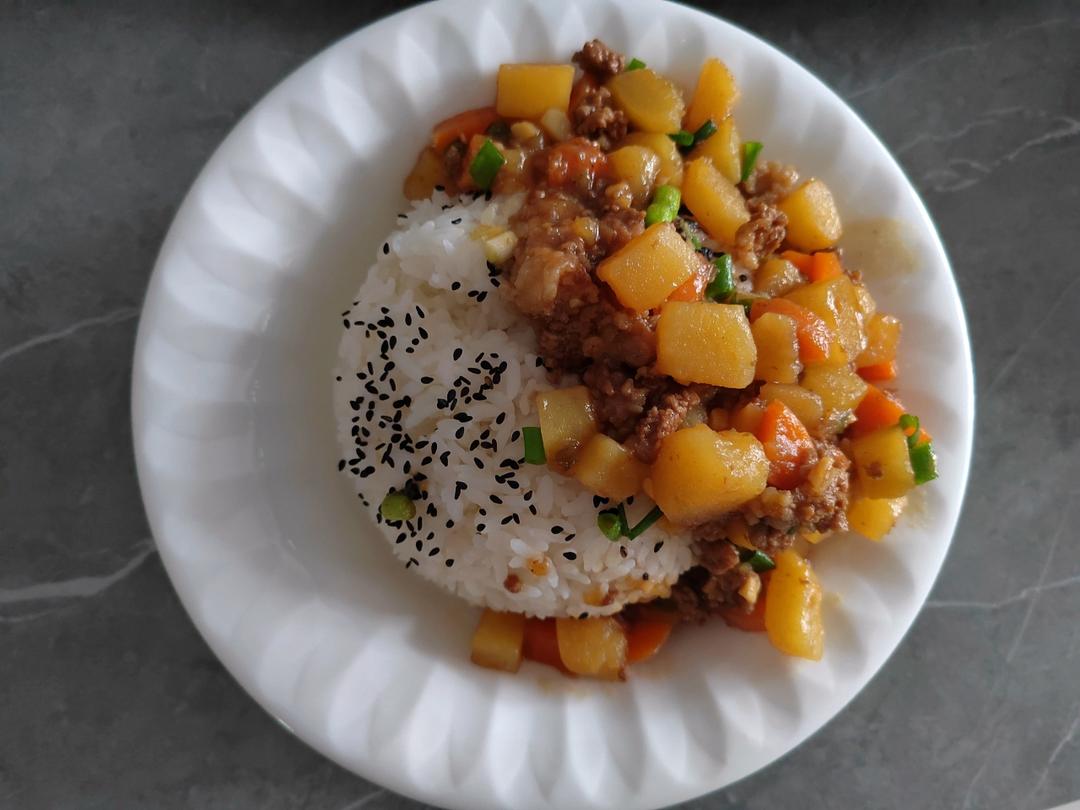 肉末土豆盖浇饭