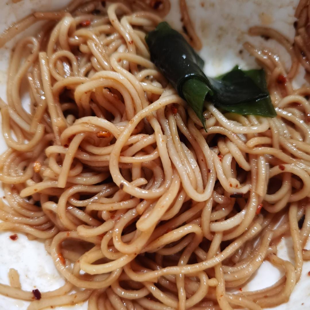 十分钟就能吃上的超简单油泼面