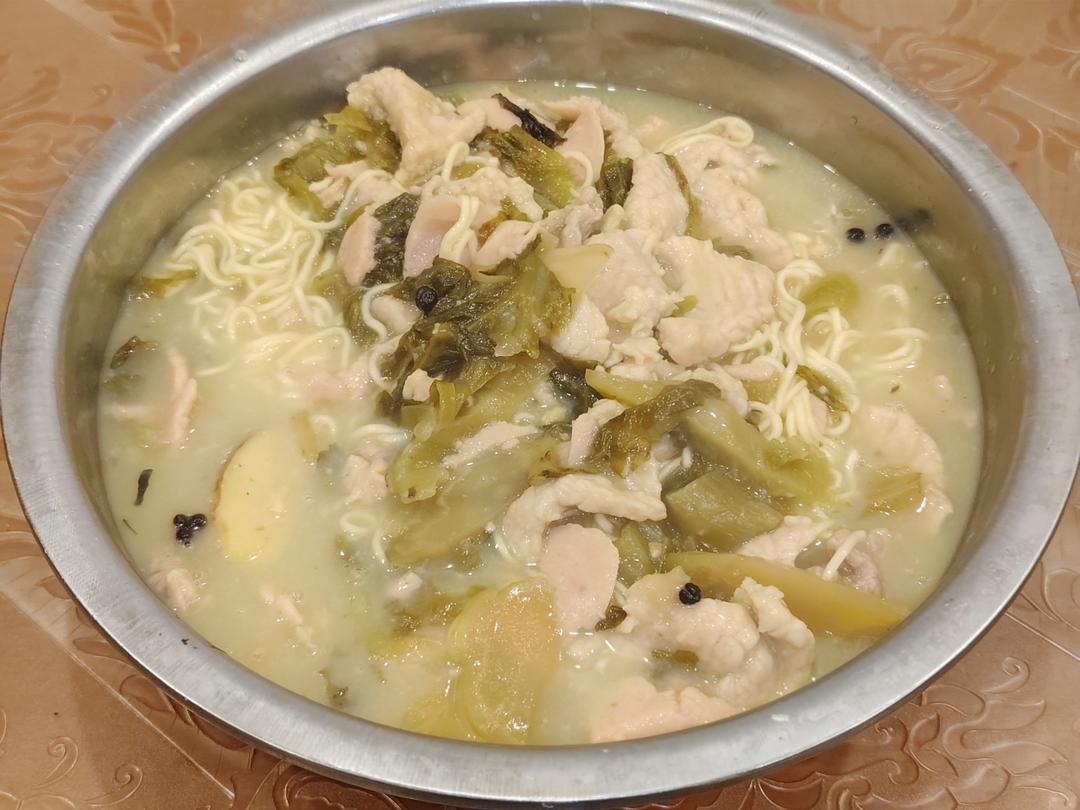 酸菜滑肉汤面