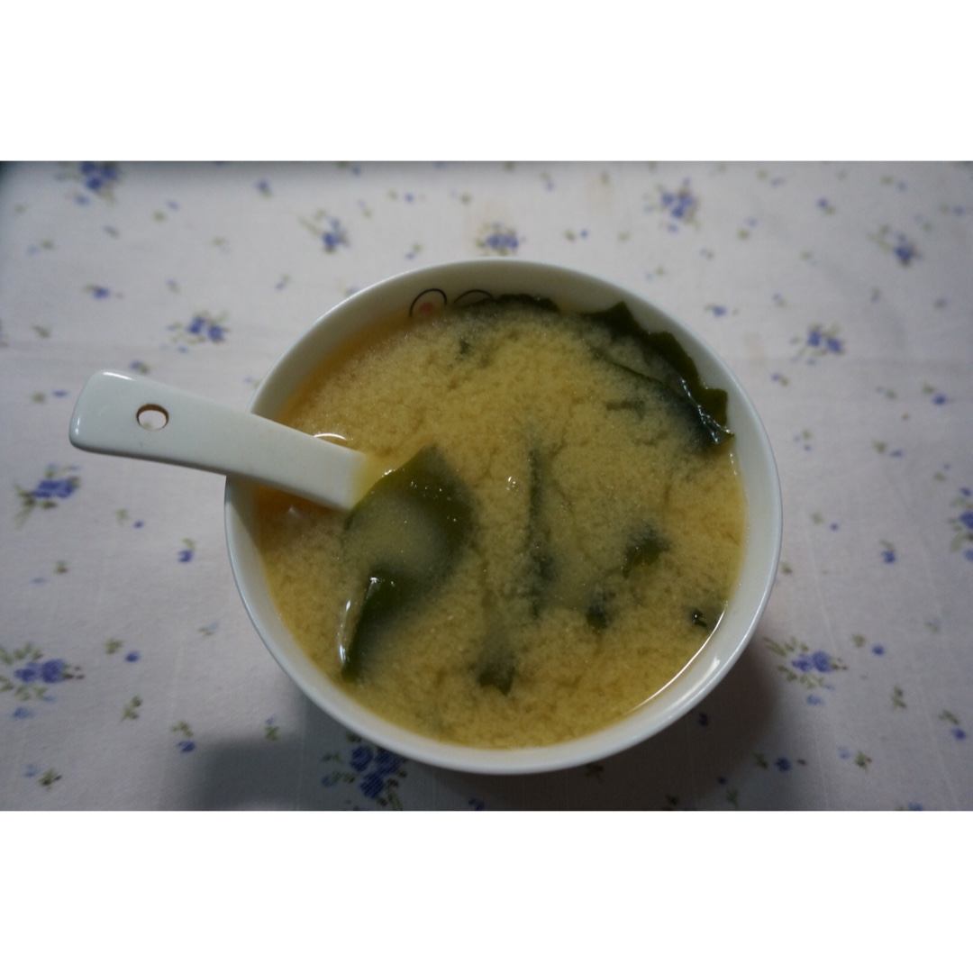 豆腐裙带菜味噌汤