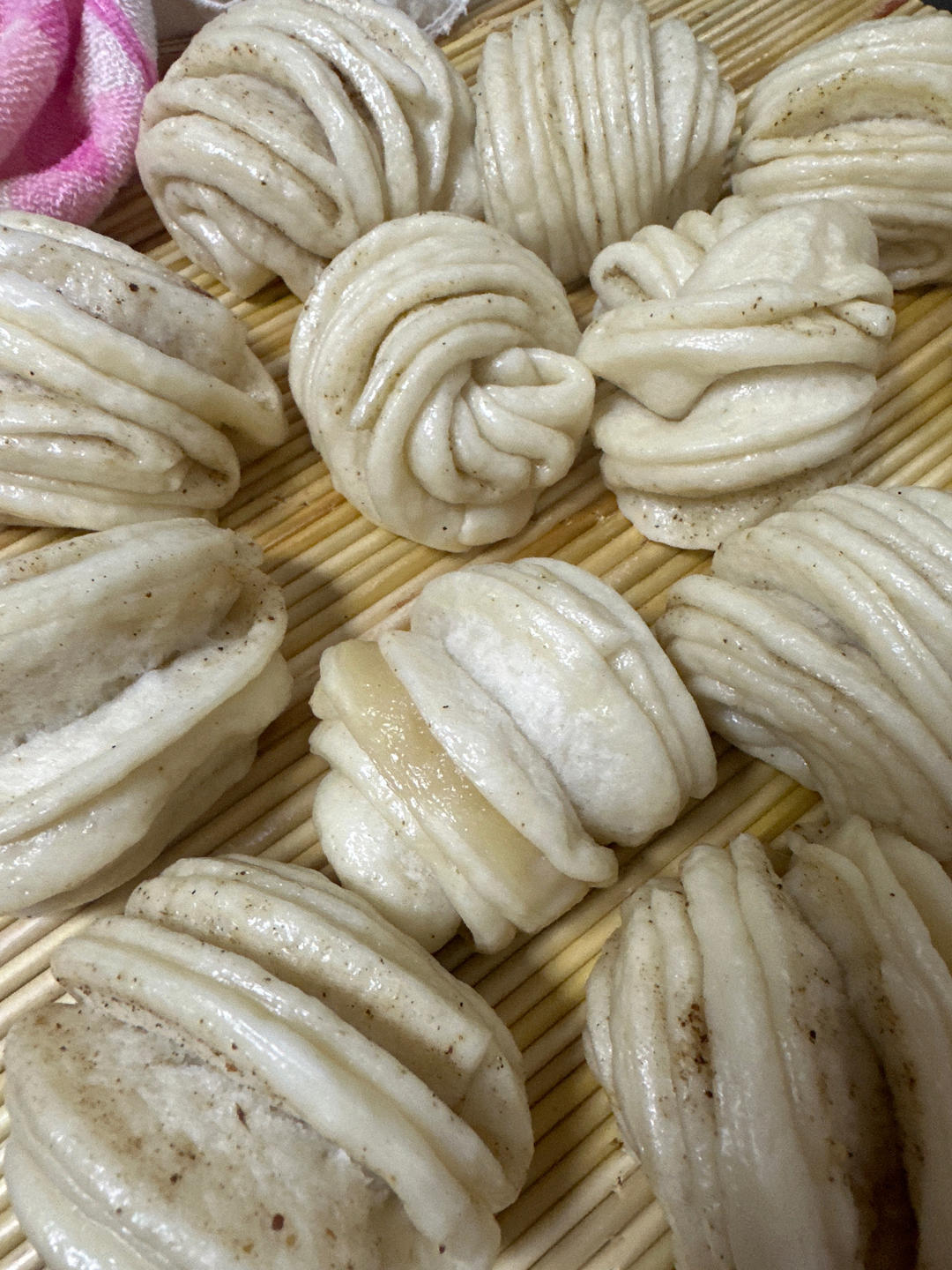 家常椒盐花卷(小视频)