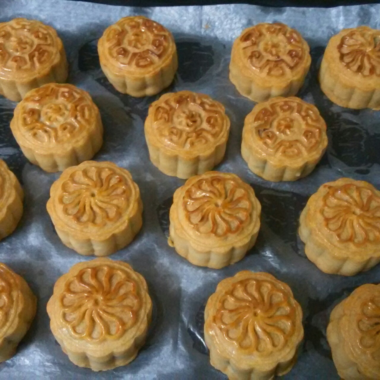 广式月饼——蛋黄莲蓉月饼