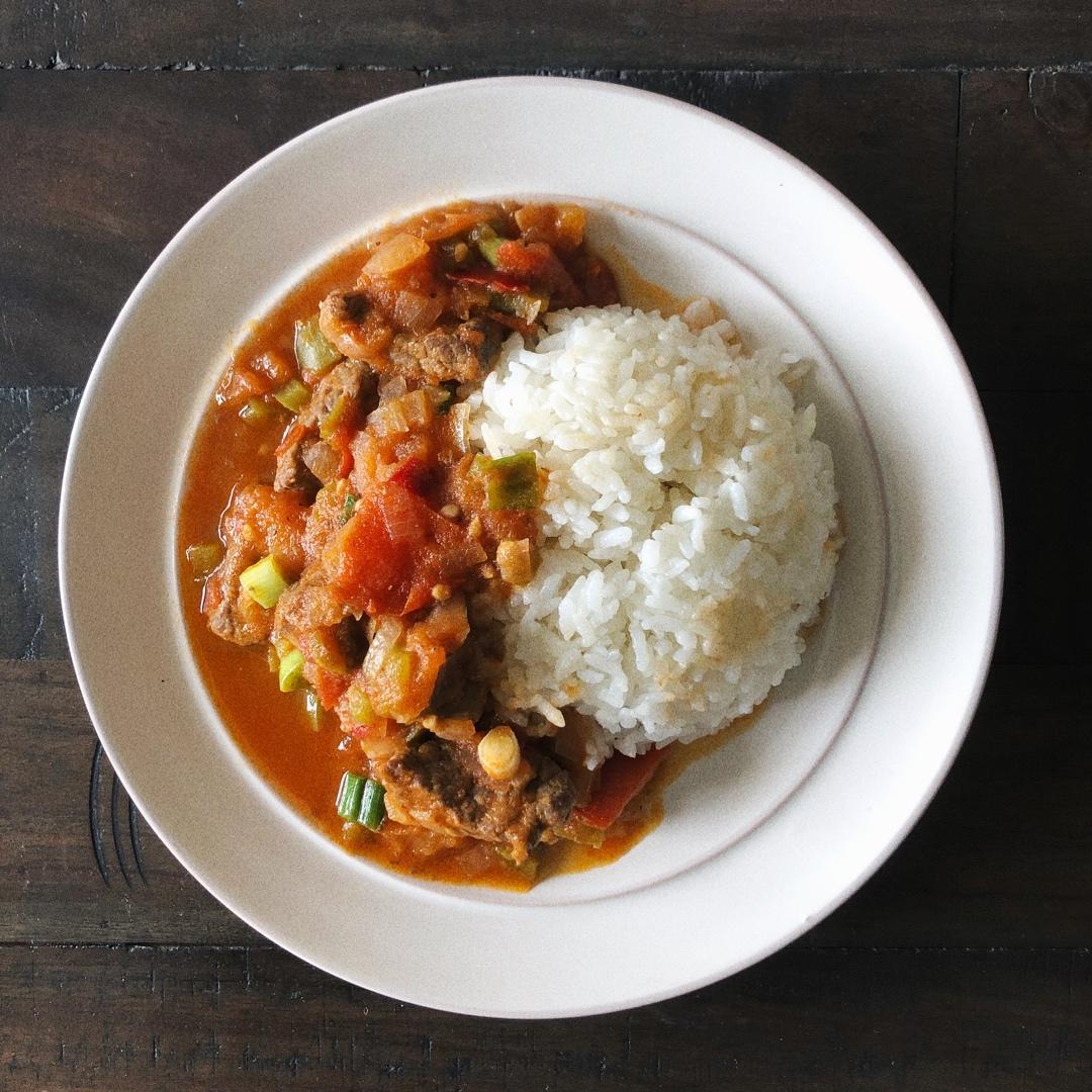 汤浓肉嫩的番茄牛腩，牛腩软烂秘法