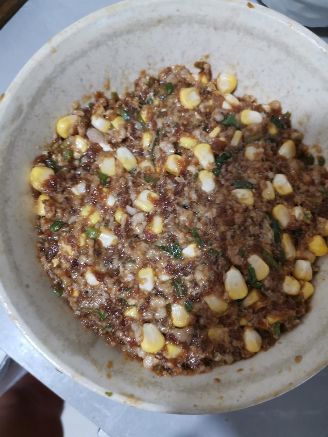 松软多汁的肉包子