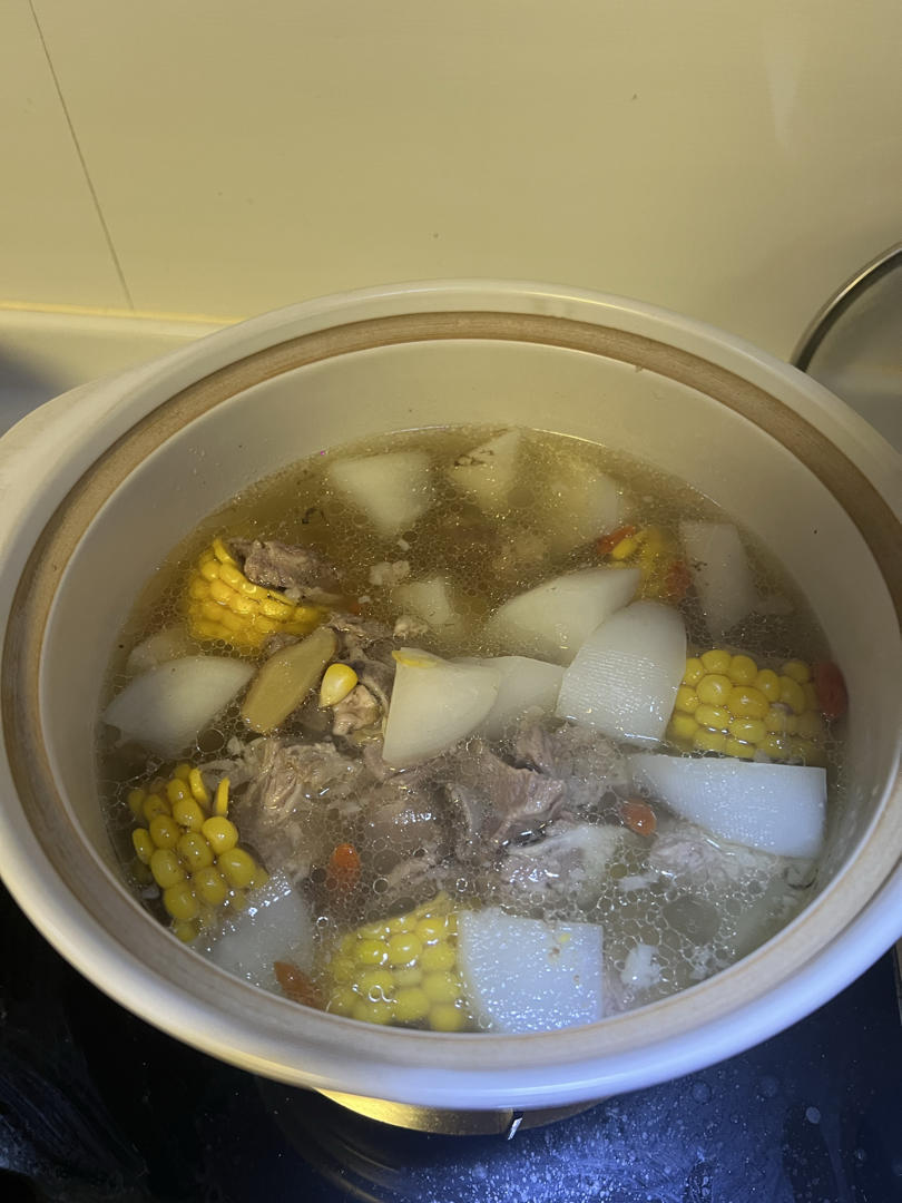 排骨玉米白萝卜汤
