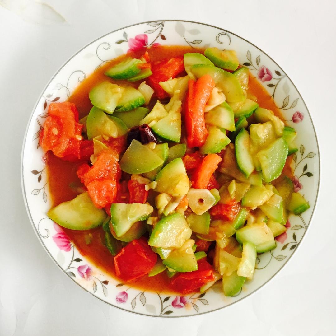 wy是个小吃货做的西红柿炒西葫芦