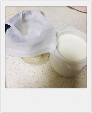 海盐芝士碎希腊酸奶配合吐司的做法 步骤1