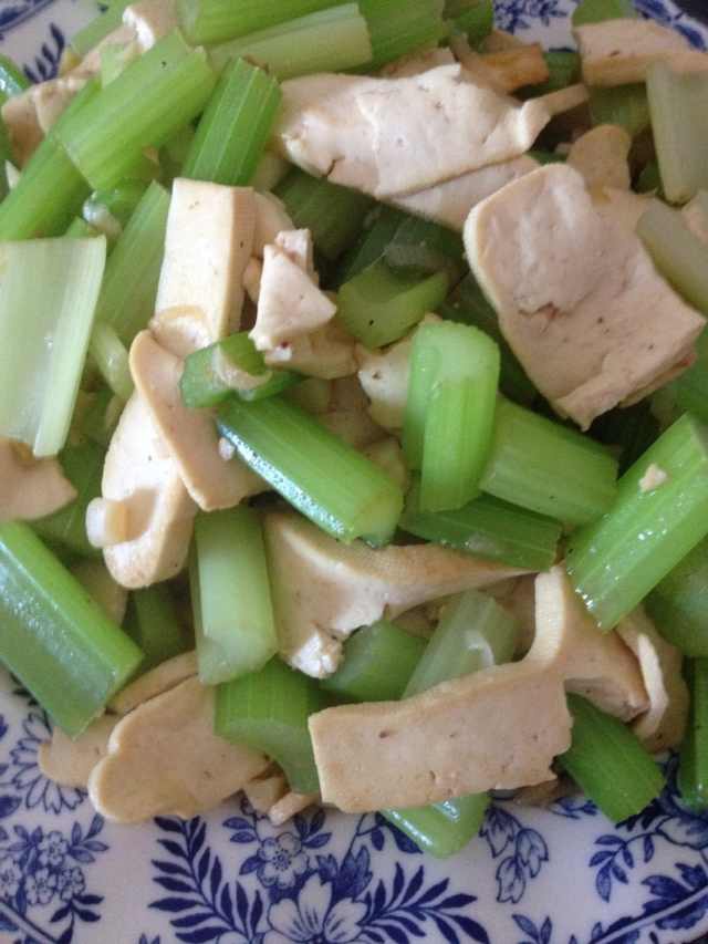 【素菜:芹菜炒豆腐干图片】bay-7_下厨房