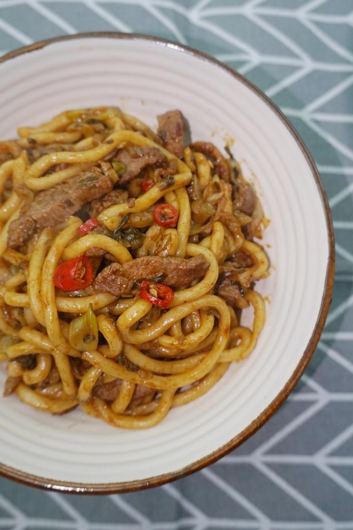 酸菜牛肉炒乌冬