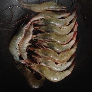 煎焗紫苏虾的做法 步骤4