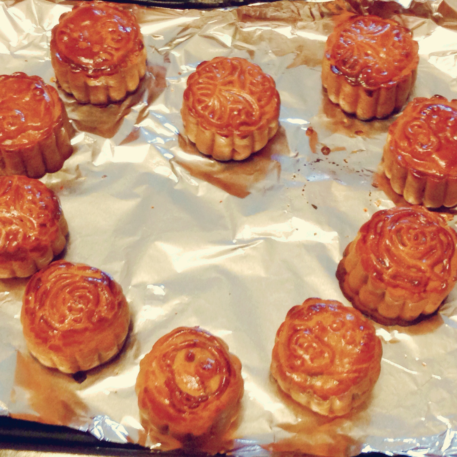 广式蛋黄莲蓉月饼
