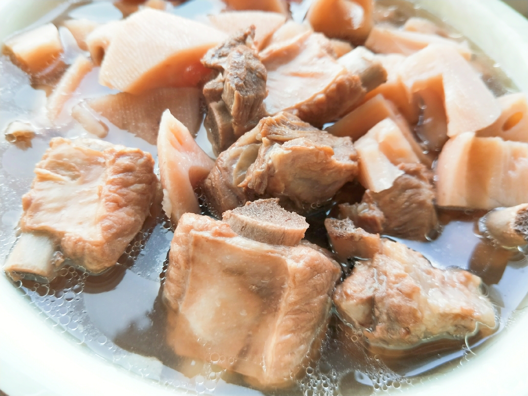 超简单高压锅莲藕排骨汤的做法