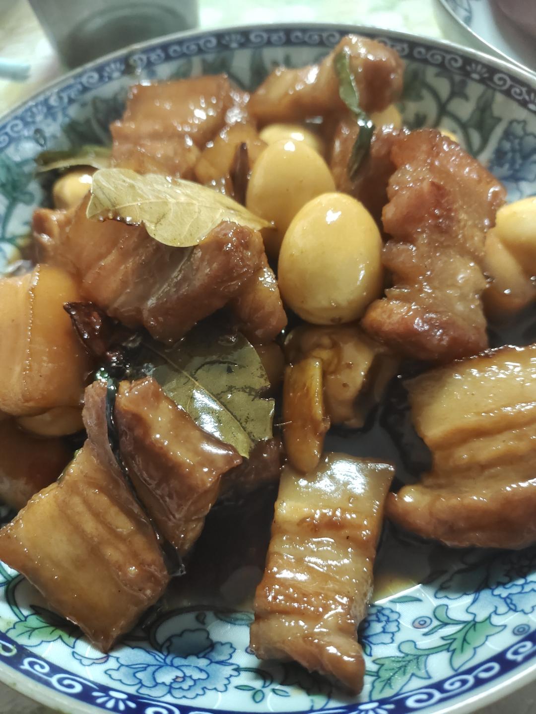 红烧肉炖鹌鹑蛋