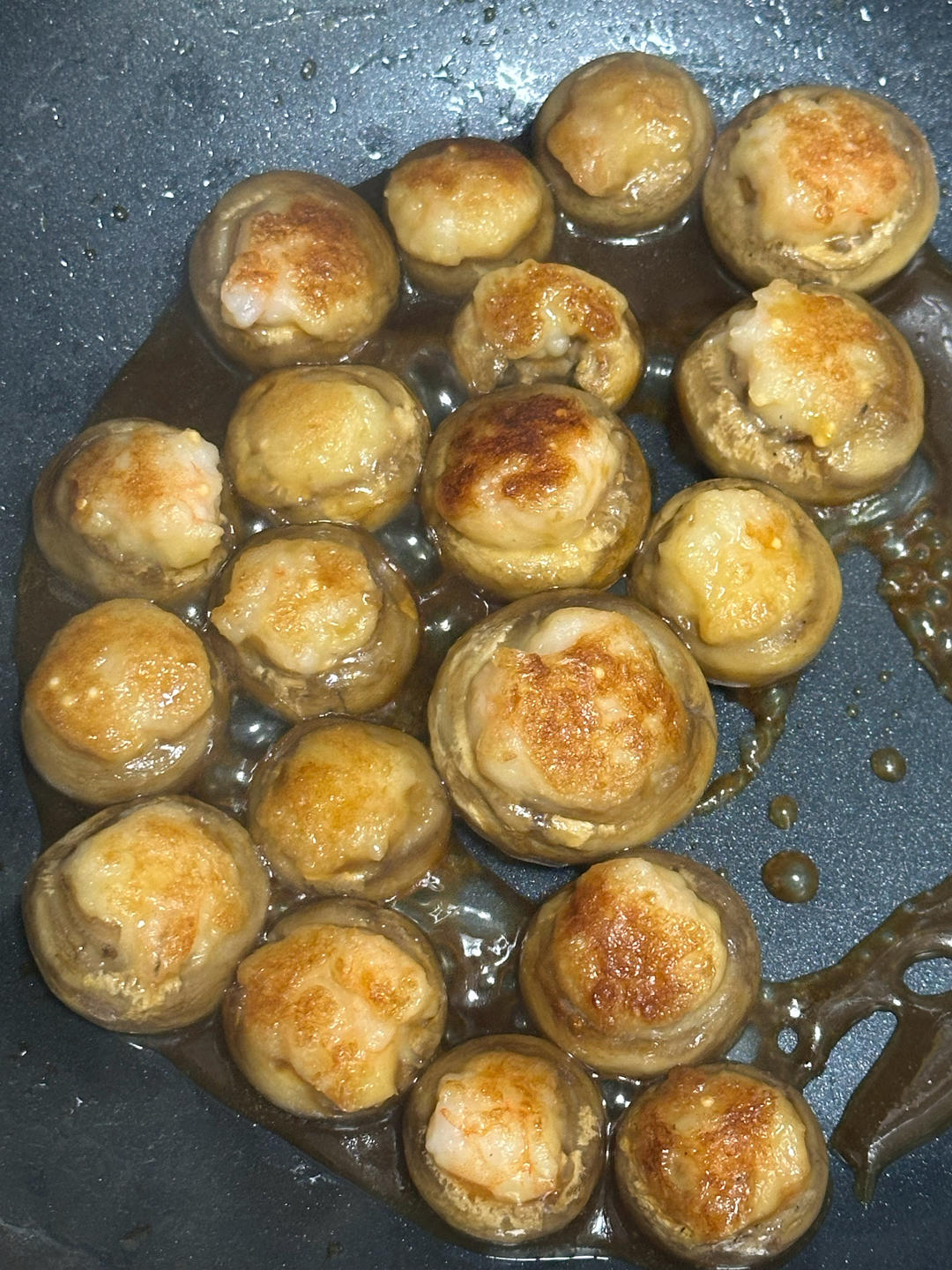 一口爆汁的虾滑酿口蘑