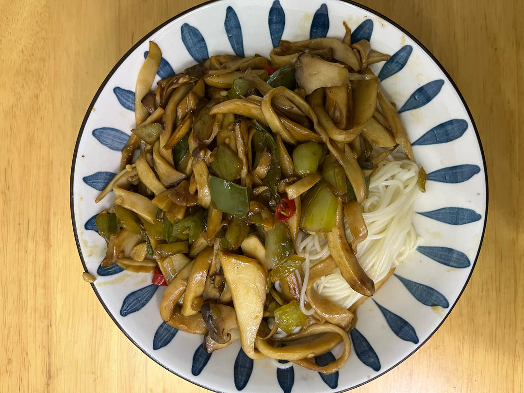 青椒素炒杏鲍菇