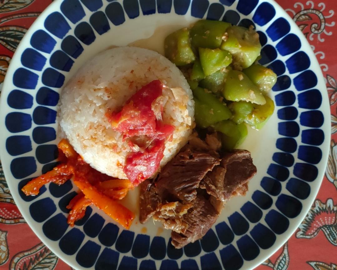 红烧牛肉饭～小美版的做法