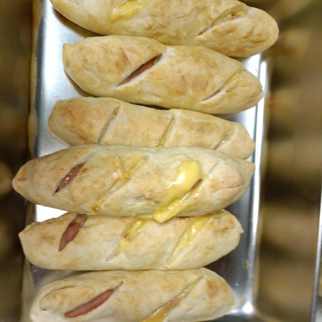 德式香肠芝士碱水棒🥖肉食党的本命面包