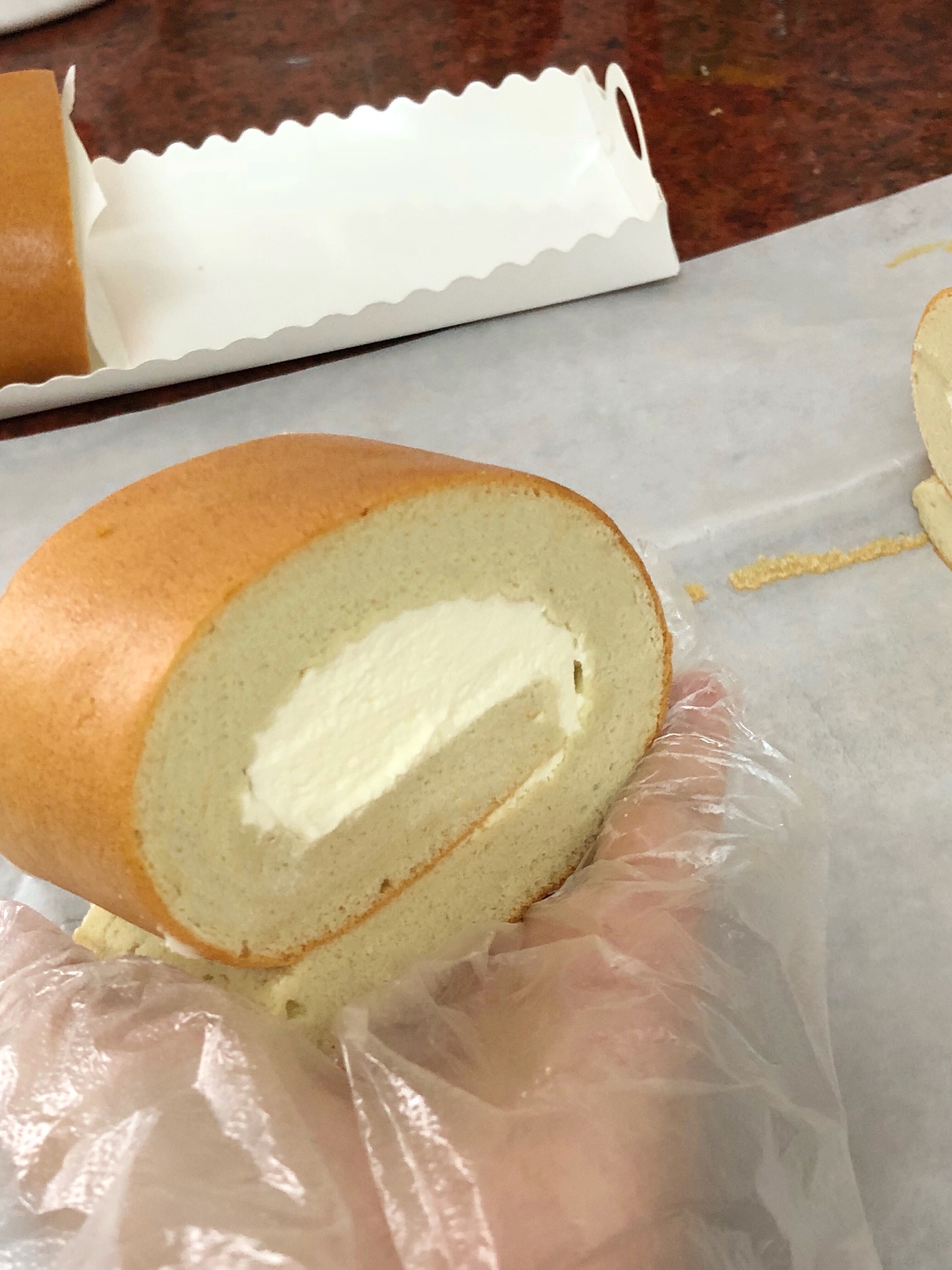 超详细的瑞士卷奶油蛋糕卷原味蛋糕卷的制作方法 饱满不掉皮不开裂（附模具换算方法）的做法 步骤29