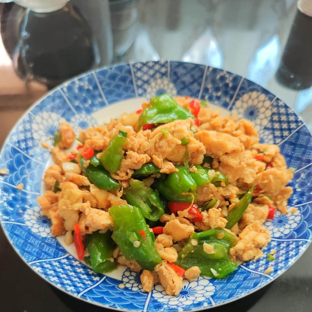五分钟炒个能吃两碗饭的辣椒炒鸡蛋